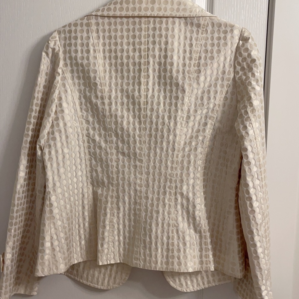 Brand new Jacket - Picture 2 of 4
